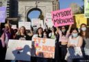 EEUU: Miles de estadounidenses protestan por fallo contra el aborto