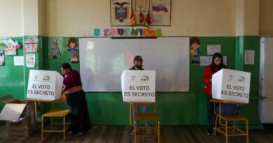 Electorado ecuatoriano rechaza referéndum impulsado por Lasso