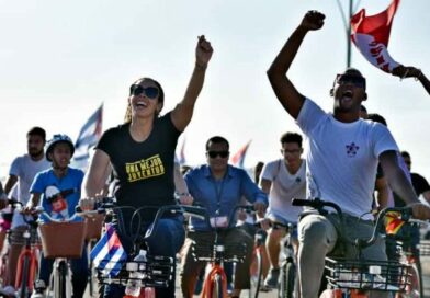 Cuba: Jóvenes reclaman en caravana cese del bloqueo