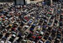 Palestinos rezan en Mezquita Al-Aqsa en primer viernes de Ramadán