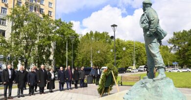 Líderes de Cuba y Rusia rinden honores a Fidel Castro en Moscú