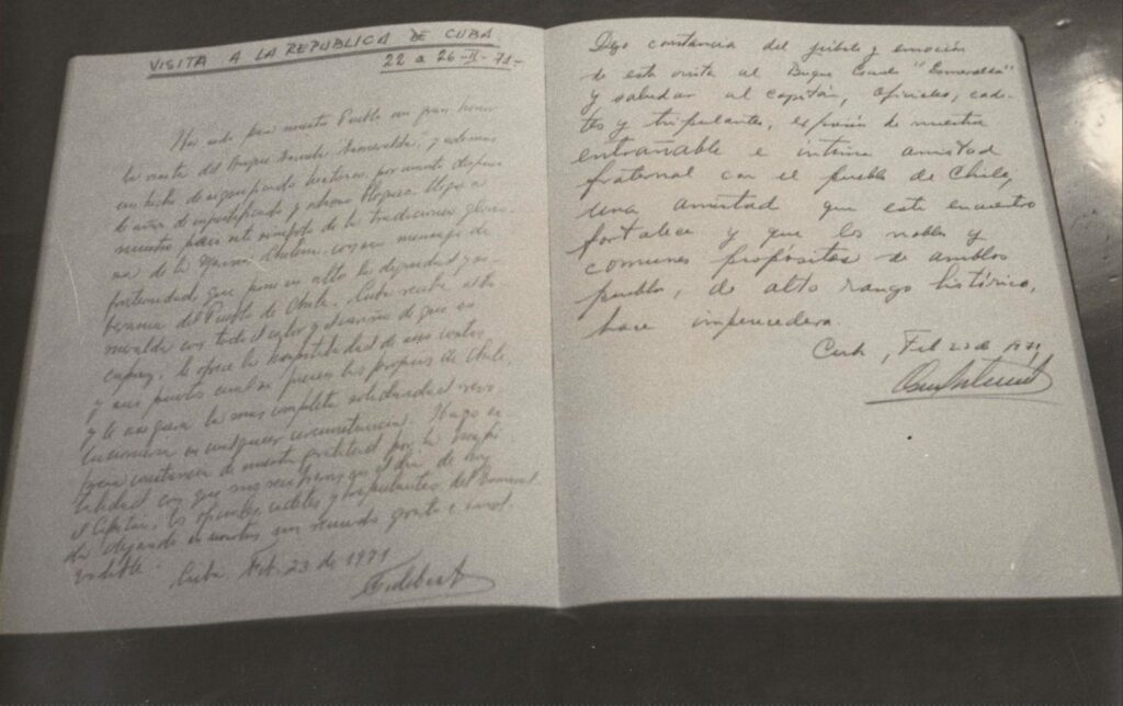 En el libro de visitas del buque Escuela Esmeralda Fidel escribió una larga dedicatoria: «Ha sido para nuestro Pueblo un gran honor la visita del Buque Escuela Esmeralda….”