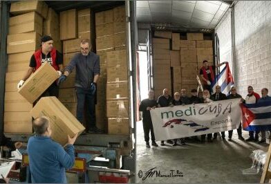 Nuevo contenedor de MediCuba España con agujas hipodérmicas, tres días después de cargar otro con material sanitario de urgencia para la Isla
