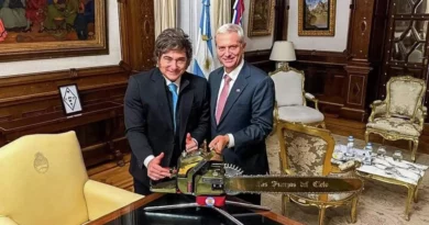 La foto de Milei y Kast exhibe «un alineamiento total hacia los intereses de EEUU»
