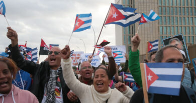 Pueblo de Cuba marcha por sus Héroes y compromiso con la Patria