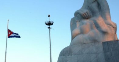 Declara Presidente de la República de Cuba Duelo Nacional