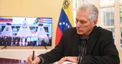 Firmó Díaz-Canel Libro de Condolencias en Homenaje a los héroes y mártires de Venezuela y Cuba