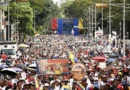 Docentes de Venezuela marchan por la liberación de Maduro y Flores