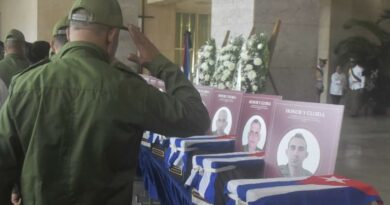 Honor y Gloria a los 32 Héroes de Cuba