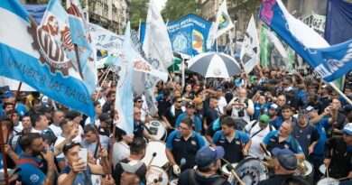 Argentina: Gremios y agrupaciones sociales en Rosario pararon y marcharon contra la reforma laboral