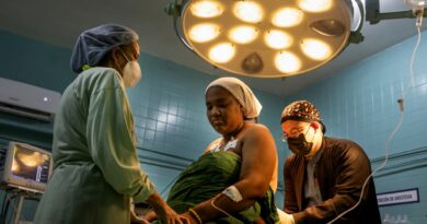 Una historia de vida desde Cuba: «Operar a oscuras, con la luz de los celulares»