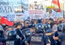 Argentina: Policía reprime con gases y porras a manifestantes que rechazan la reforma laboral de Milei