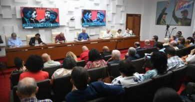 Díaz-Canel sostuvo reunión con representantes de los medios en el Día de la Prensa Cubana