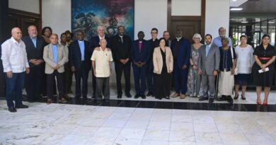 A representantes de organizaciones ecuménicas internacionales Díaz-Canel pidió que «cuenten esta realidad»