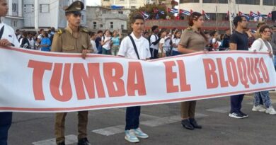 Participa Presidente de Cuba en Parada Juvenil Antimperialista “Aquí, con Fidel”