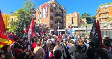 Solidaridad con Cuba en Italia en marchas por el Día de la Liberación