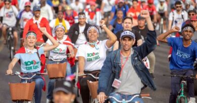Aquí, con Fidel: la Juventud Cubana sobre ruedas contra el bloqueo