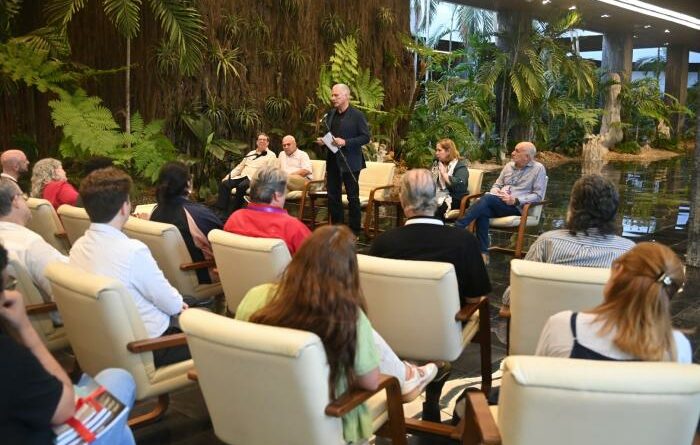 «Con ustedes podemos decir que Patria es humanidad»