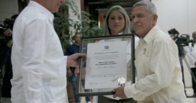 Díaz-Canel a trabajadores excepcionales: «Ustedes son inspiración»