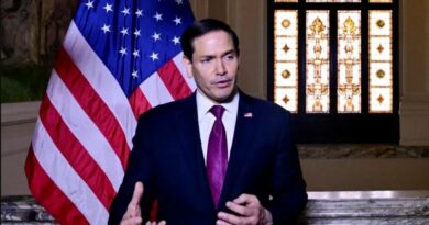 Marco Rubio miente cínicamente ante la prensa en Italia