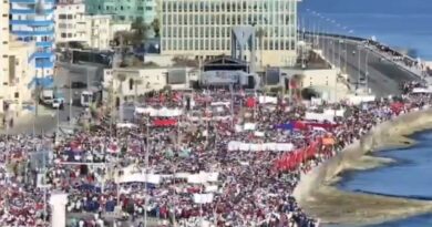 «Cuba celebra el 1ro de mayo: centenario de Fidel y 6 millones de firmas en la Tribuna»