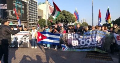 Miles de manifestantes ganaron las calles del centro de Buenos Aires reivindicando a Cuba y en franco repudio al genocida Trump