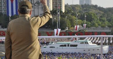 Defendamos con todo a la Revolución; lo demás, como ha dicho Raúl, es «cuento del enemigo»