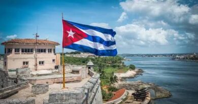 Algo más que el cerco a una Isla: hombres ¡estad alertas!
