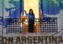 Cristina Fernández proyecta las Malvinas desde su balcón tras el triunfo argentino sobre Inglaterra