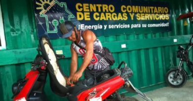 Centros de carga comunitarios alivian el bloqueo energético en Guantánamo