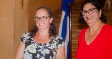 Entrega de la Medalla de la Amistad a Helen Yaffe