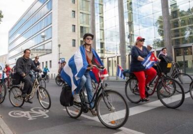 Bicicletada en Berlín contra el bloqueo de Estados Unidos a Cuba
