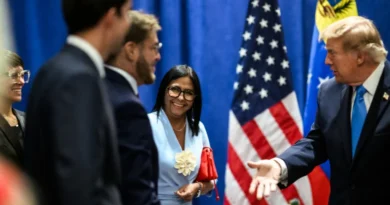 Después de llamar «dictador» y «criminal» al presidente legítimo de Venezuela Nicolás Maduro, Donald Trump se reunió con Delcy Rodríguez a puerta cerrada en Nueva York