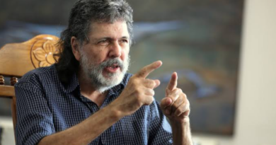 Abel Prieto: “Combatimos contra un enemigo muy poderoso, pero no todo poderoso”