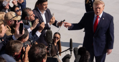 Juez frena en seco a Trump: ordena permitir el acceso de CNN, MS NOW y Politico a la Casa Blanca